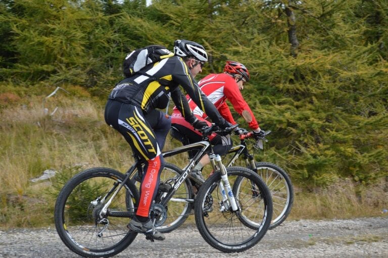 mountain-bikes-1228878_1280-min